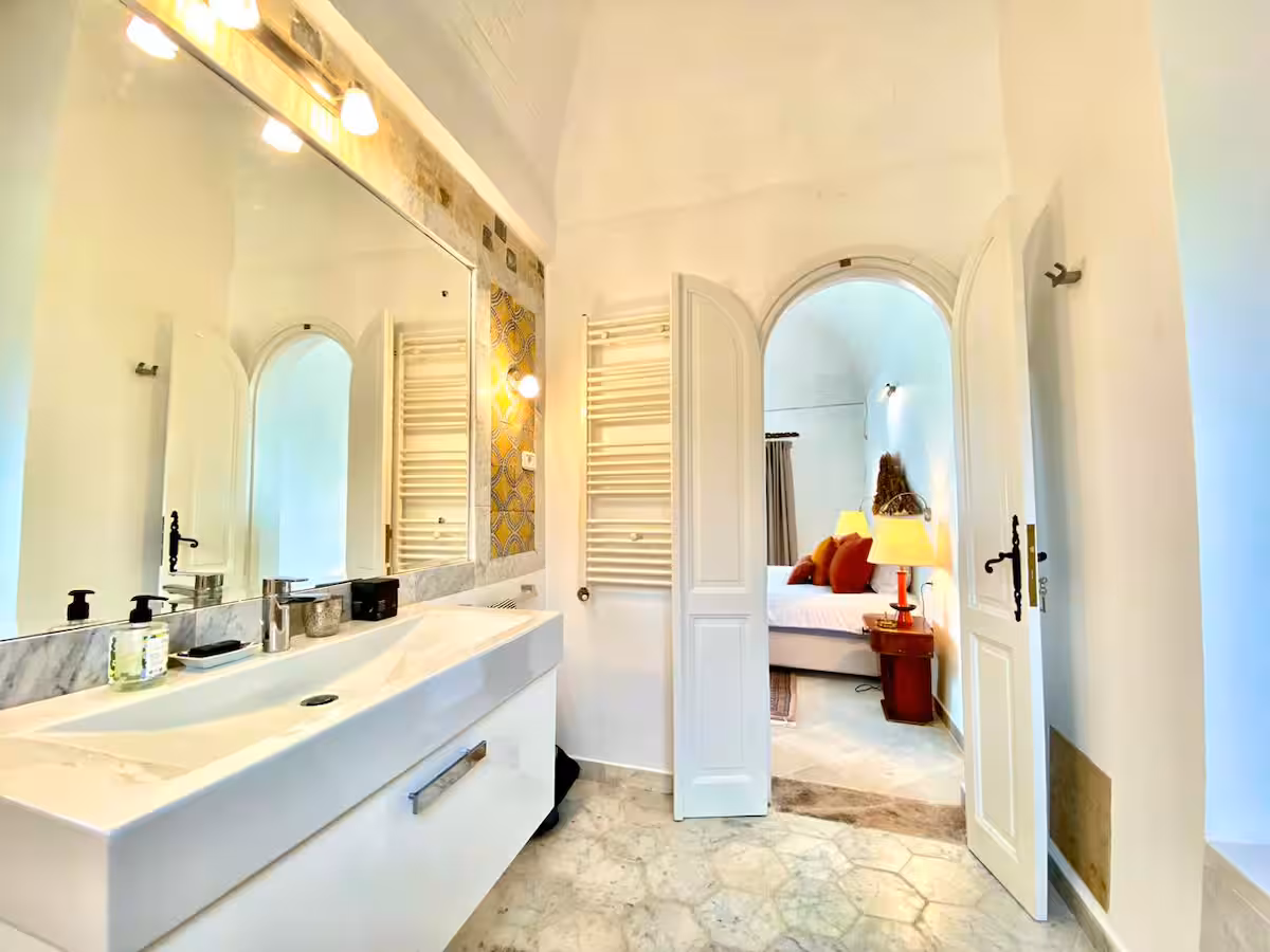 Salle de bains privative de la suite Lella Kmar